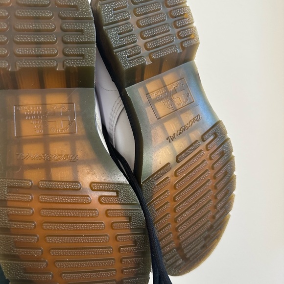 Dr. Martens Women's 1460 Smooth Leather White Boot Size 7 - Picture 4 of 5